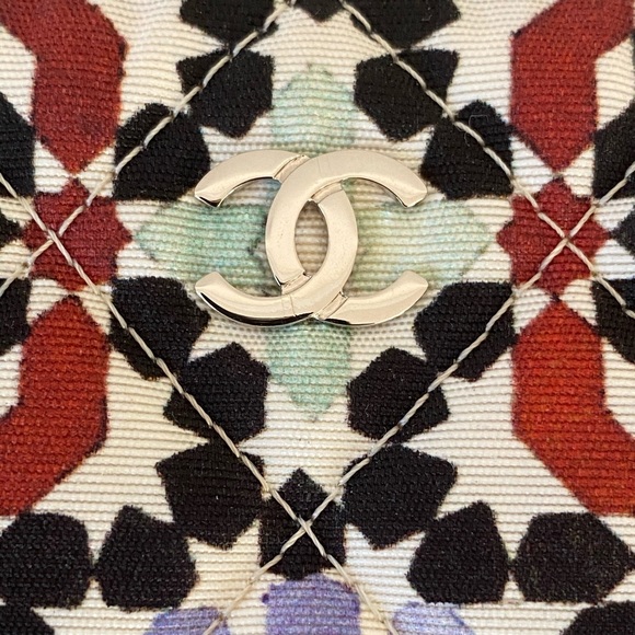 SOLD 🌟Chanel Limited Edition Dubai Cruise Clutch - Picture 8 of 15